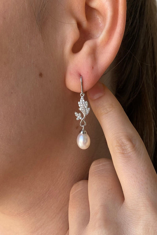 Yaprak Taşlı Doğal İnci Sallantılı Küpe