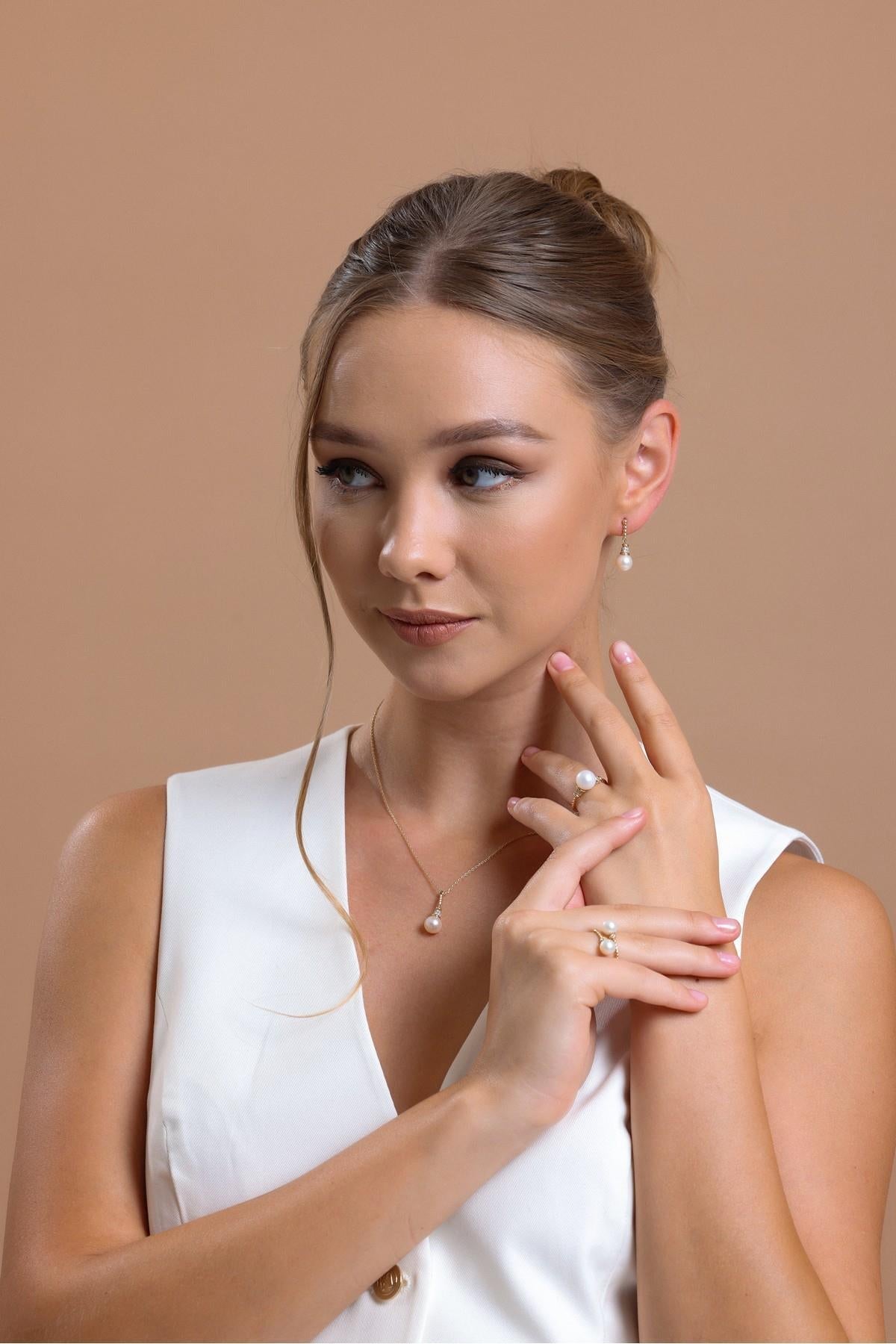 Zirkon Taşlı Doğal İnci Kolye