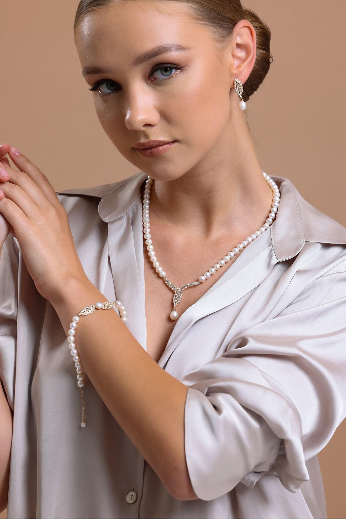 Yaprak Detaylı Doğal İnci Sallantılı Küpe