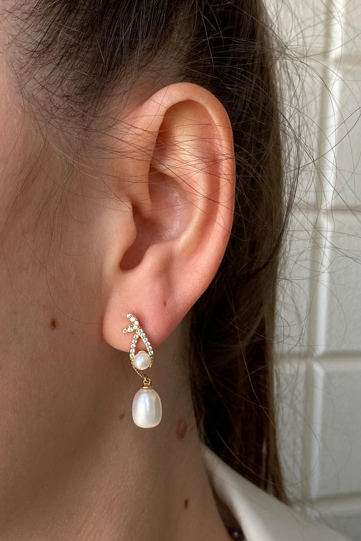 Zirkon Taşlı Doğal İnci Sallantılı Küpe