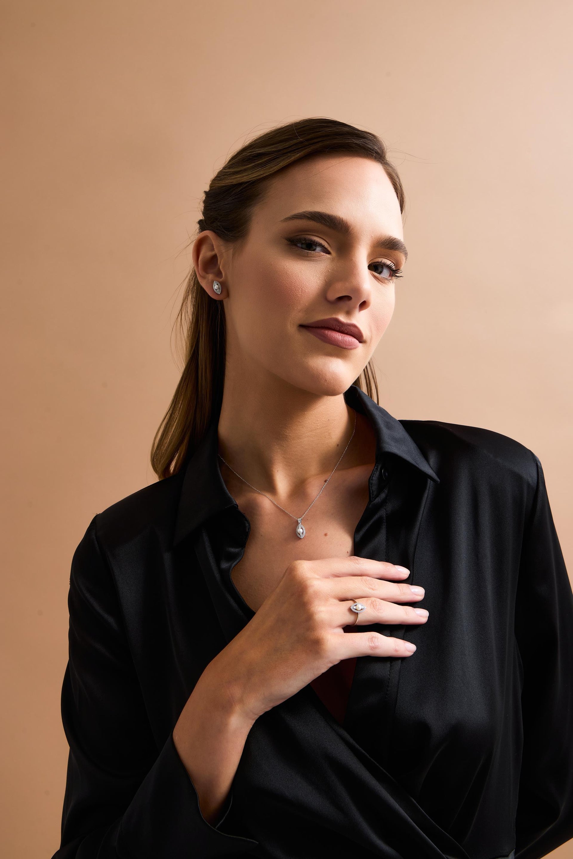 Göz Doğal İncili 0,15 Karat Pırlanta Kolye