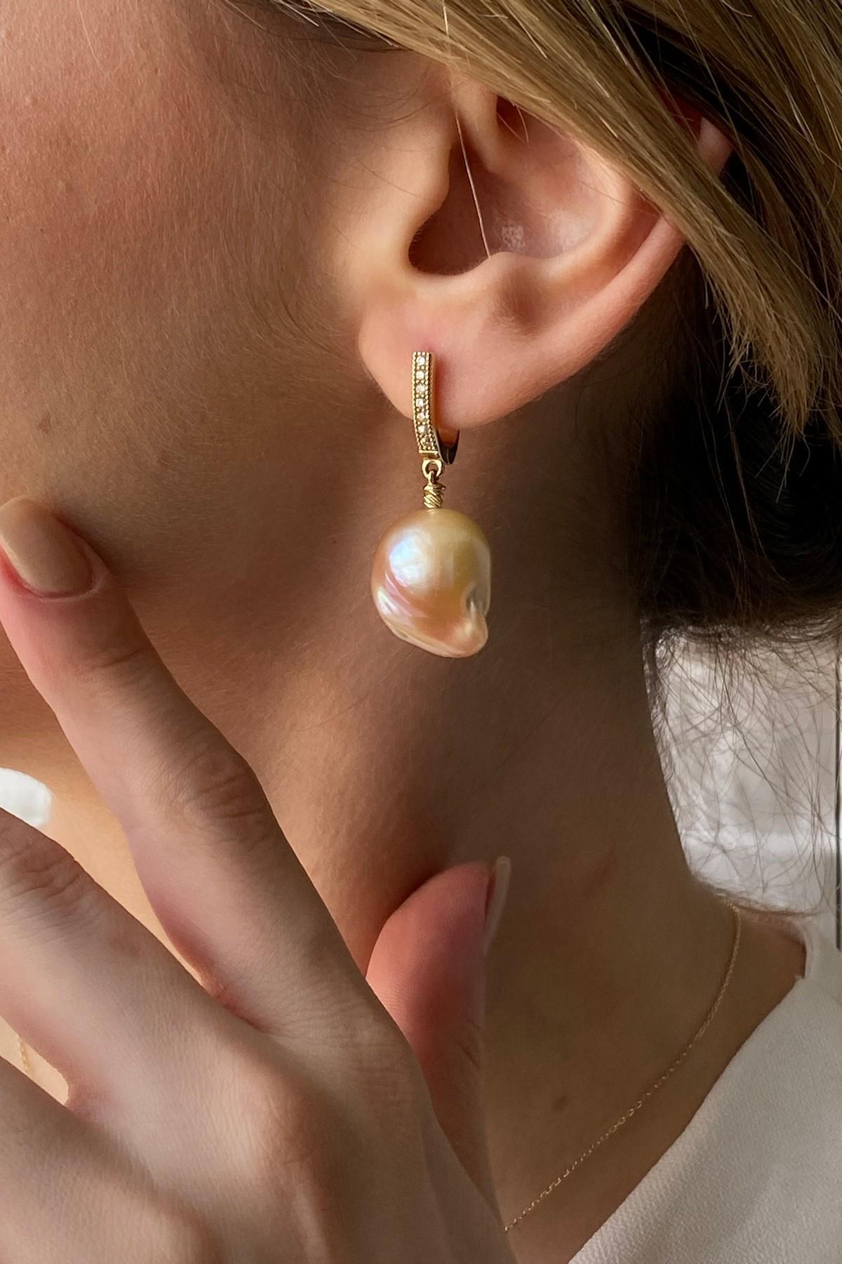 Şeftali Rengi Barok İnci Küpe