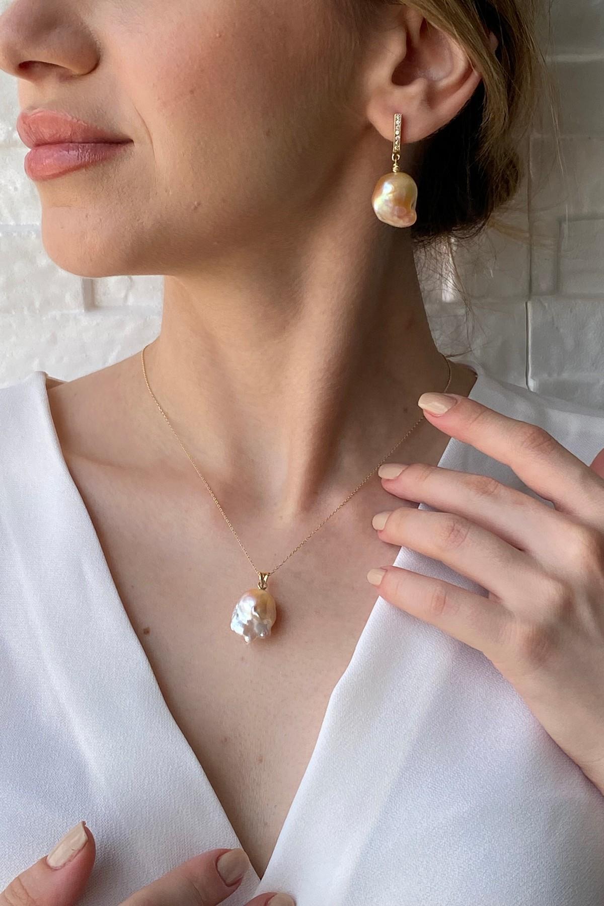 Şeftali Rengi Barok İnci Küpe