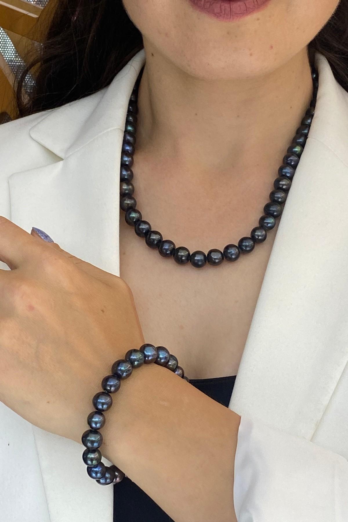 Gemici Kilit Sıralı Siyah İnci Kolye