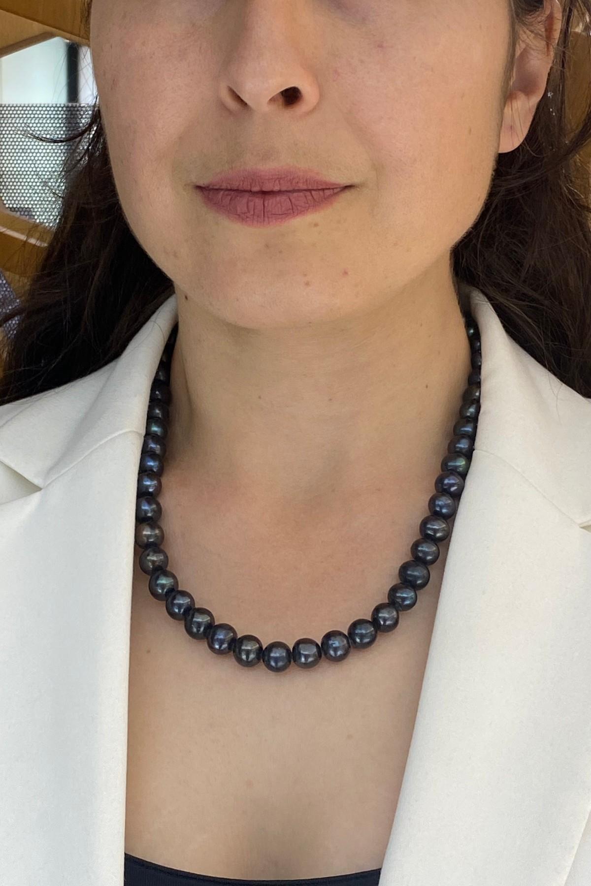 Gemici Kilit Sıralı Siyah İnci Kolye