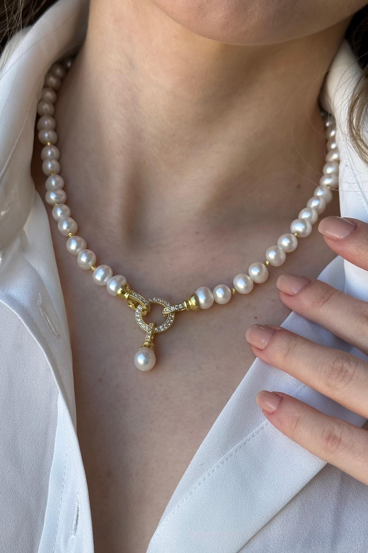 Dorika Toplu Halka Kilitli Doğal İnci Kolye