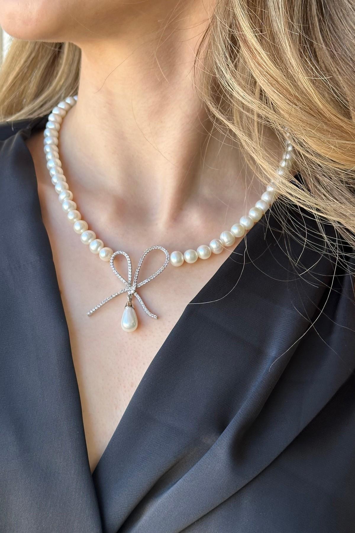 Fiyonklu Damla Sallantılı Doğal İnci Kolye