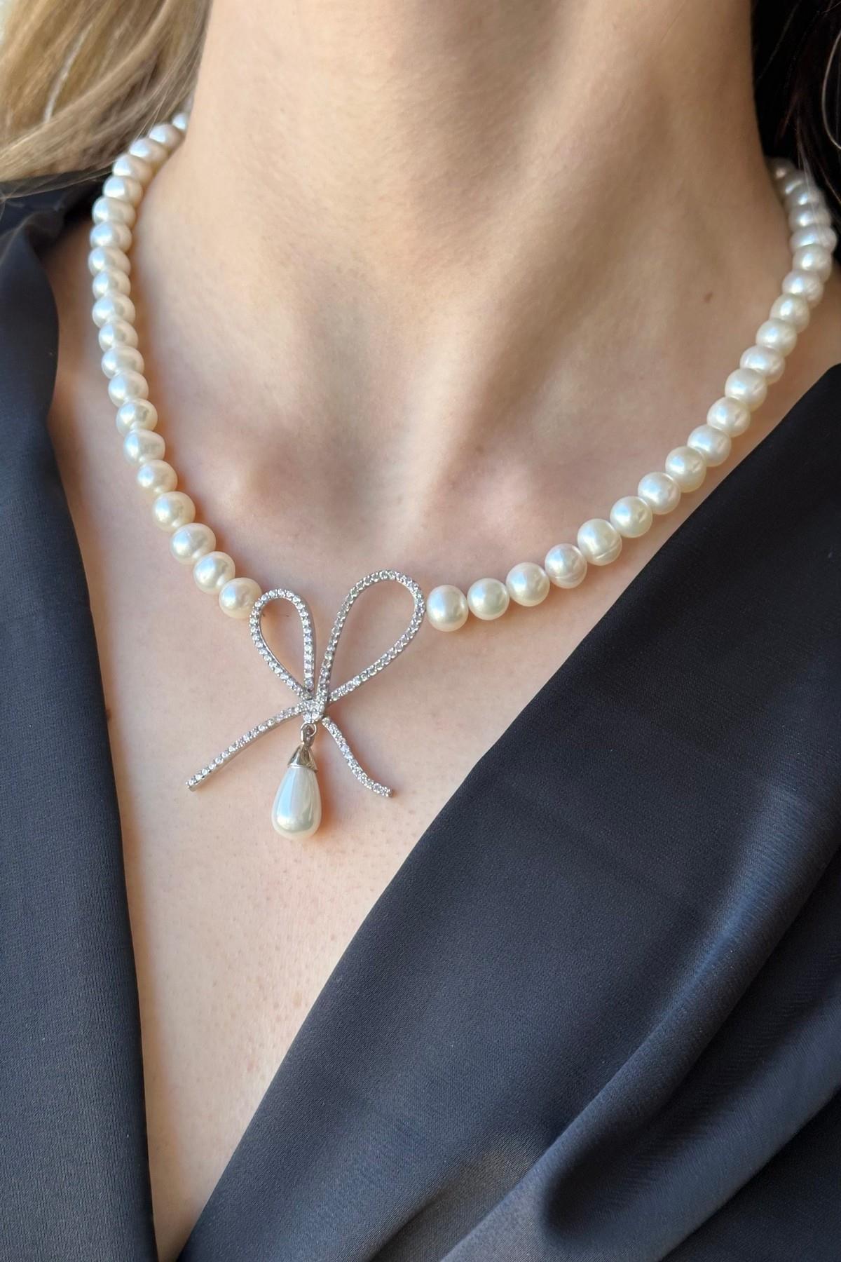 Fiyonklu Damla Sallantılı Doğal İnci Kolye