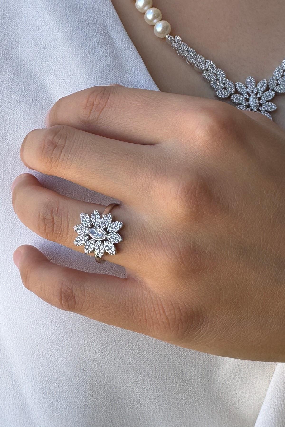 Çiçek Modeli İnci Yüzük