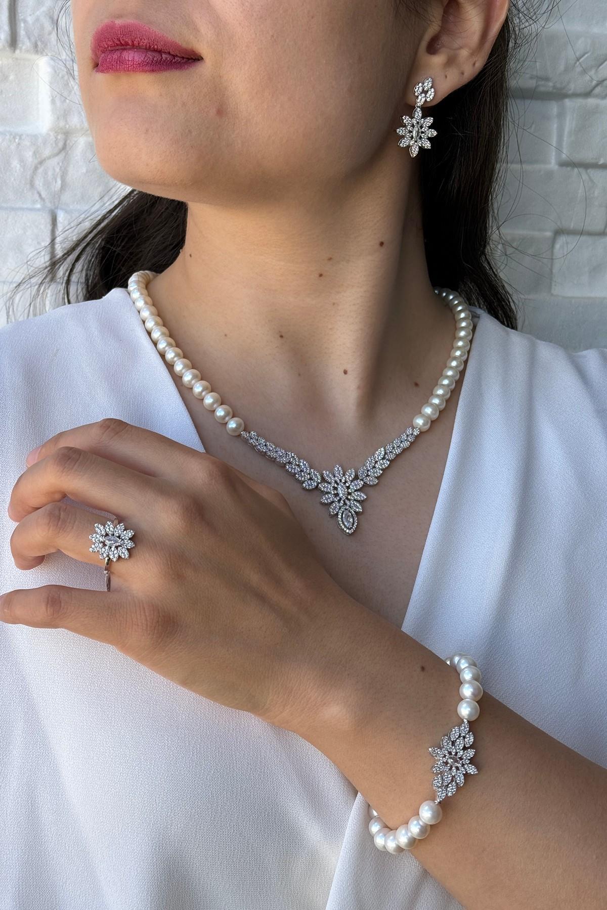 Çiçek Modeli İnci Yüzük