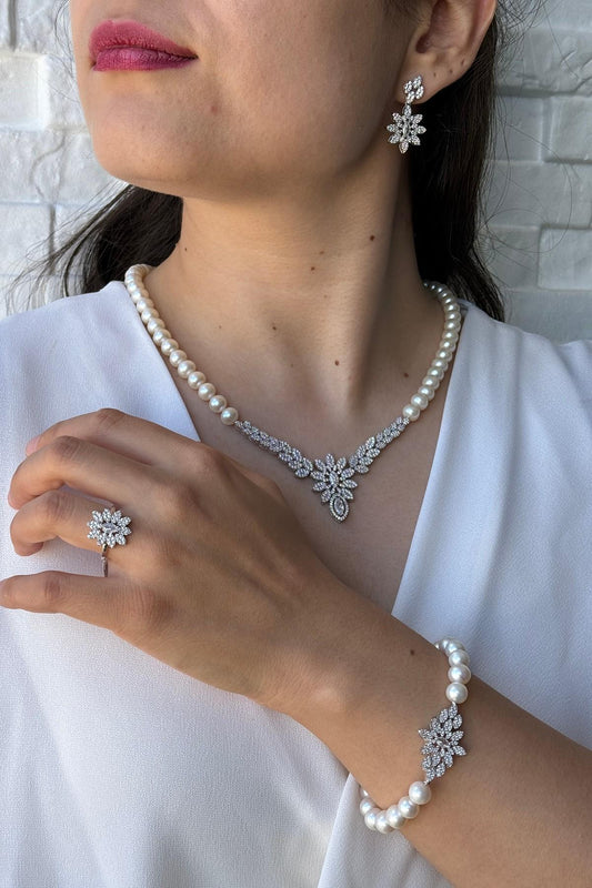 Çiçek Modeli İnci Yüzük