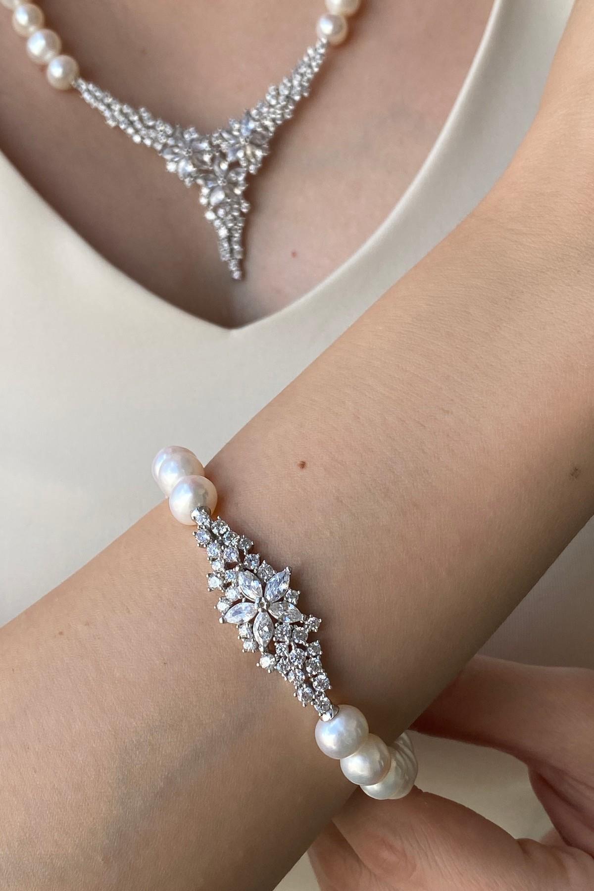 Çiçek Tasarımlı Zirkon Taşlı Doğal İnci Bileklik