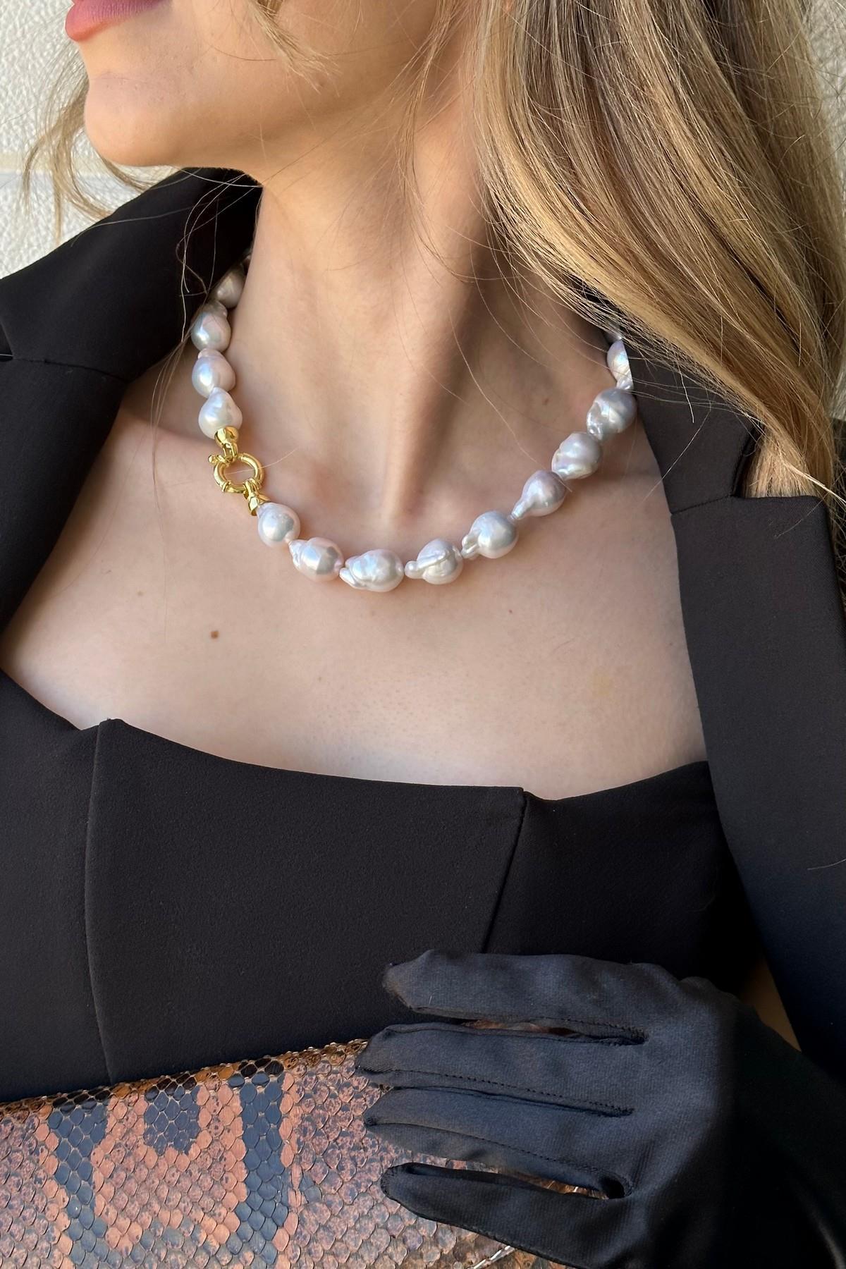 Halka Kilitli Doğal Barok İnci Kolye