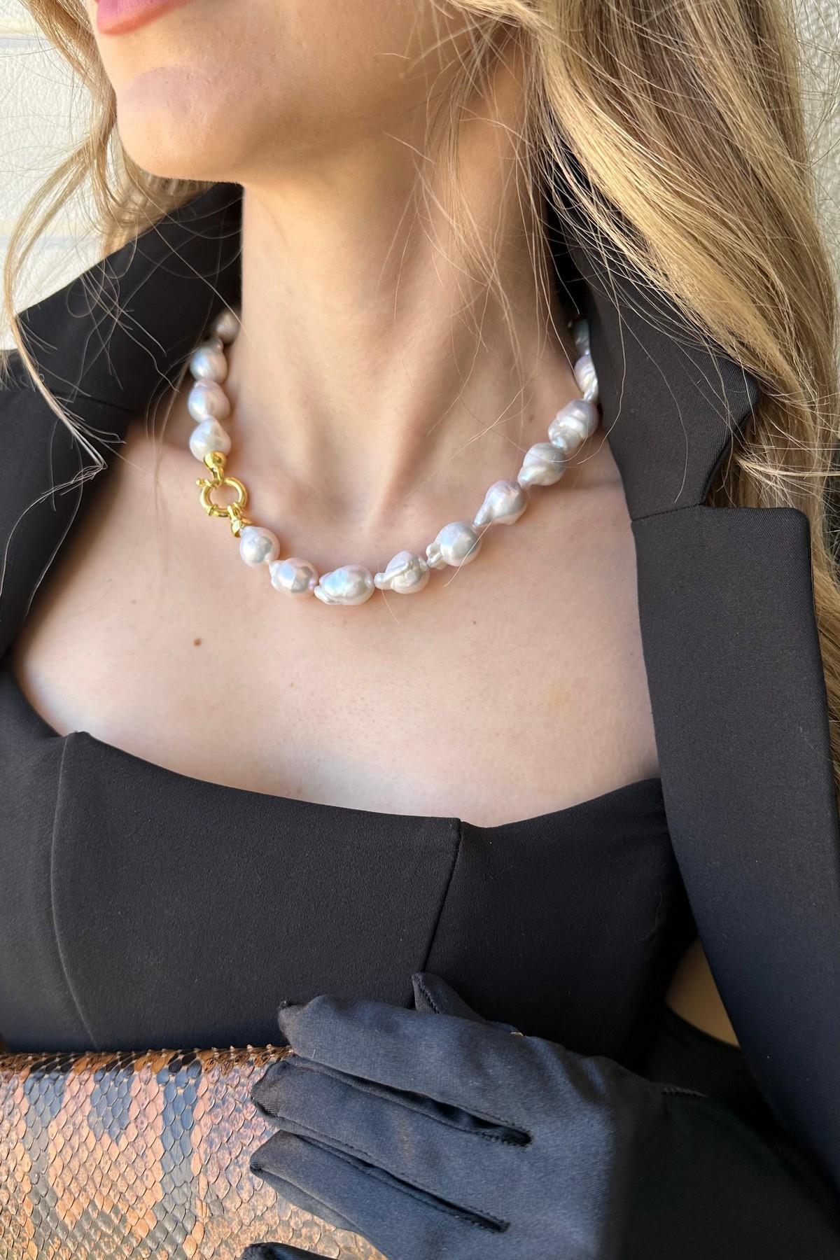 Halka Kilitli Doğal Barok İnci Kolye