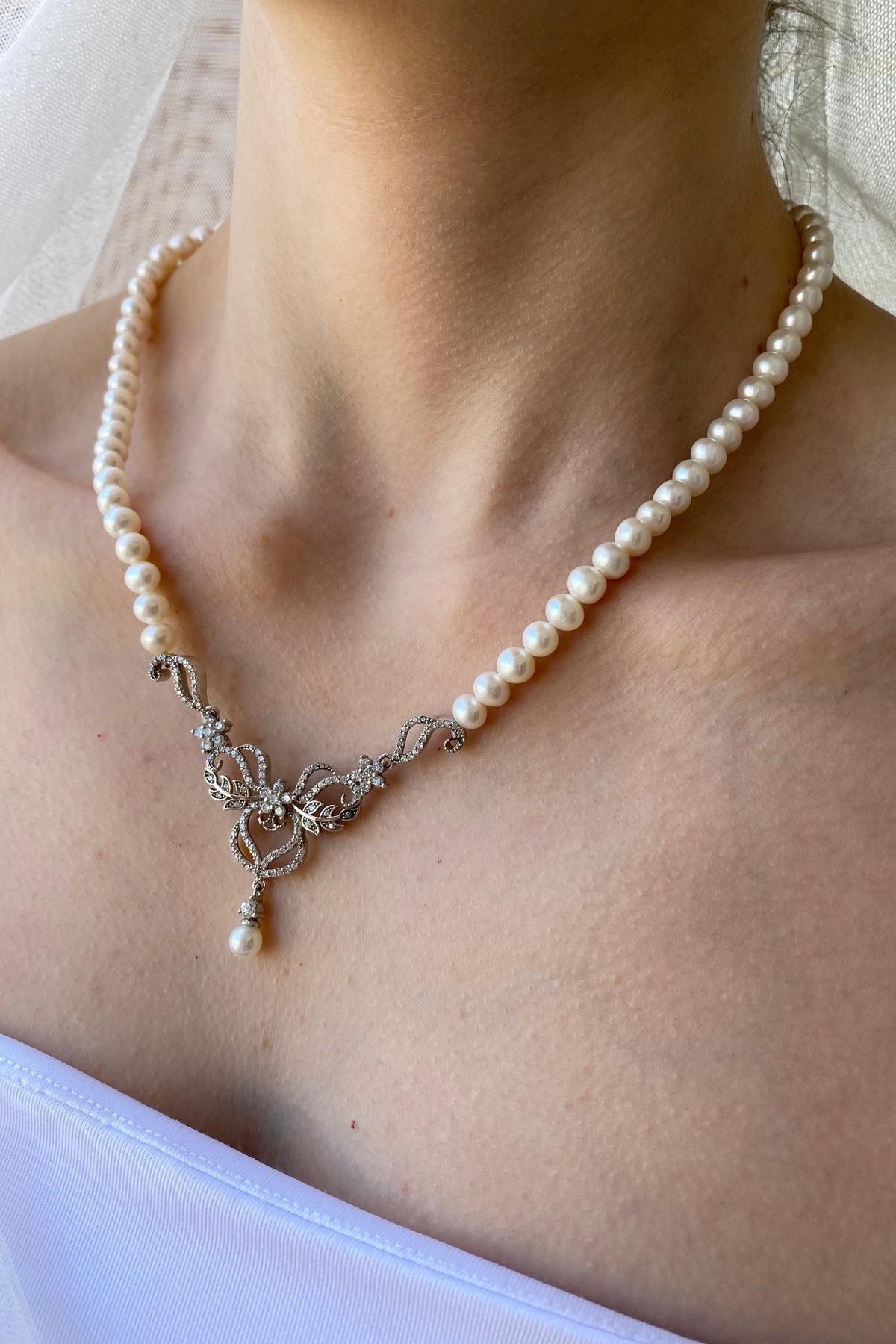 Çiçek Taşlı Doğal İncili Kolye