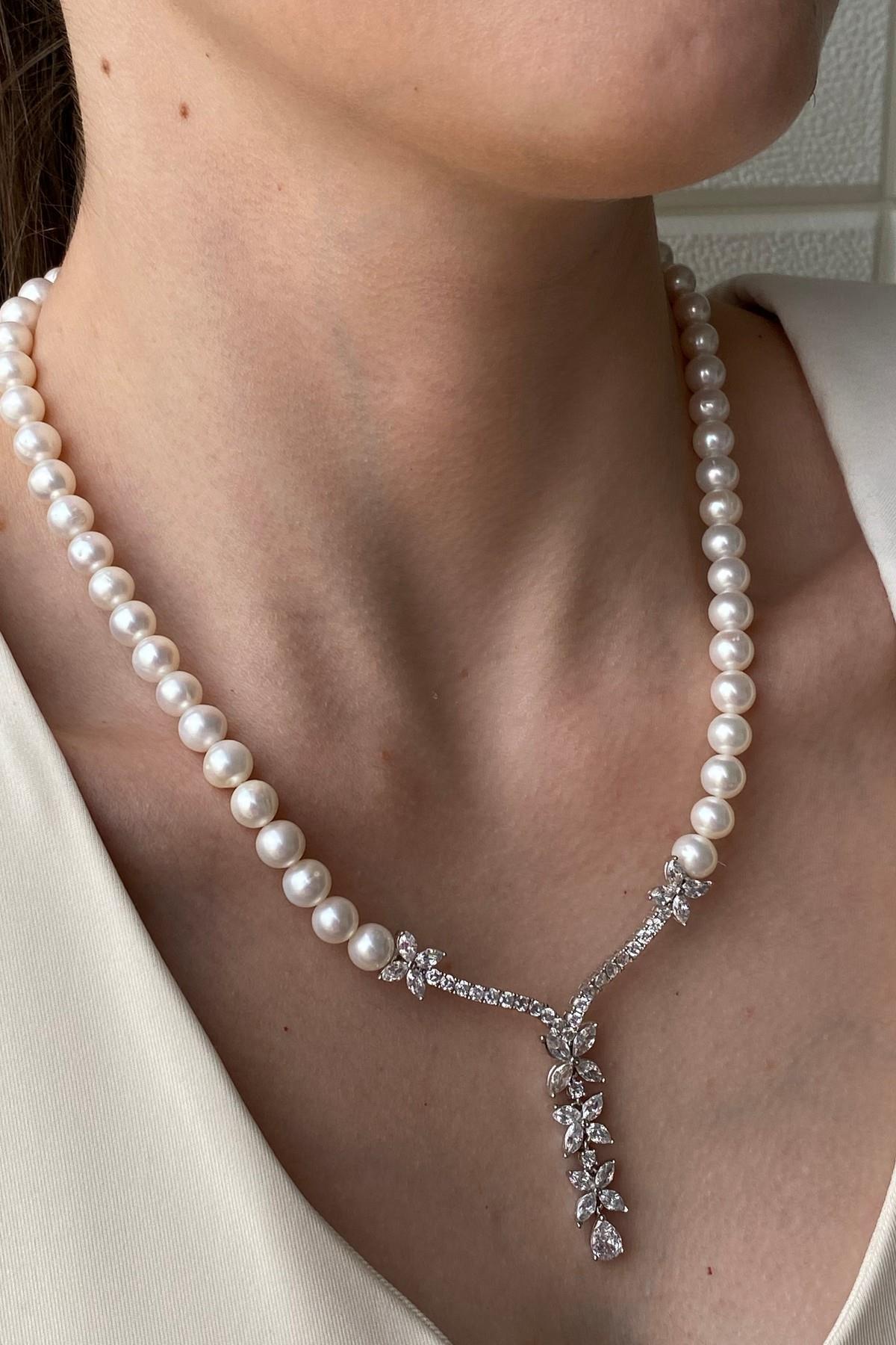 Çiçek Taşlı Doğal İnci Kolye