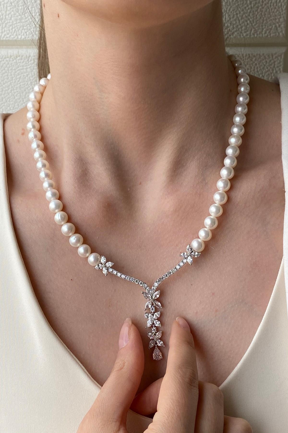 Çiçek Taşlı Doğal İnci Kolye