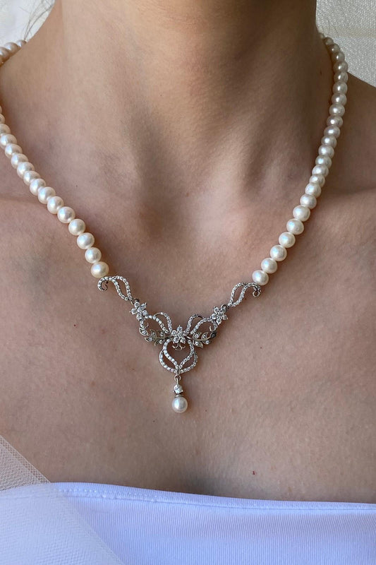 Çiçek Taşlı Doğal İncili Kolye