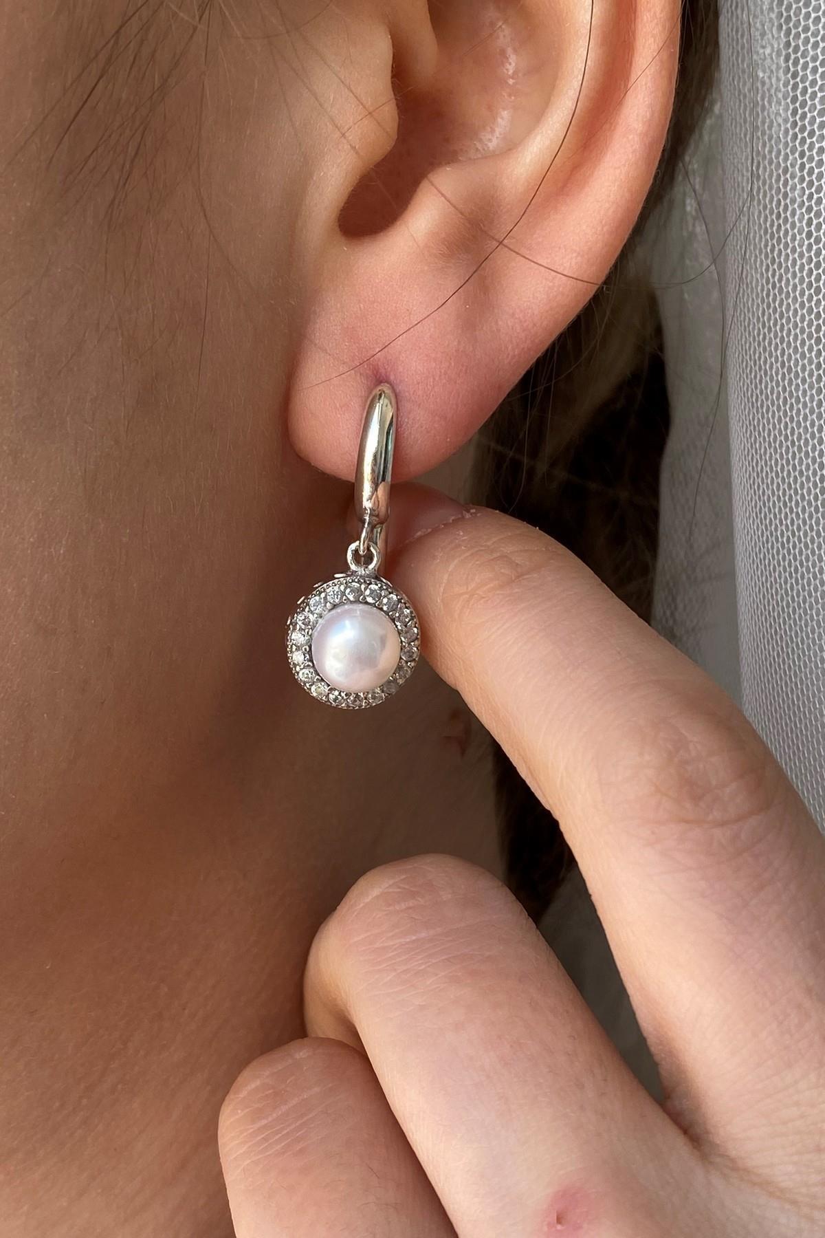 Yuvarlak Zirkon Taşlı Doğal İnci Küpe