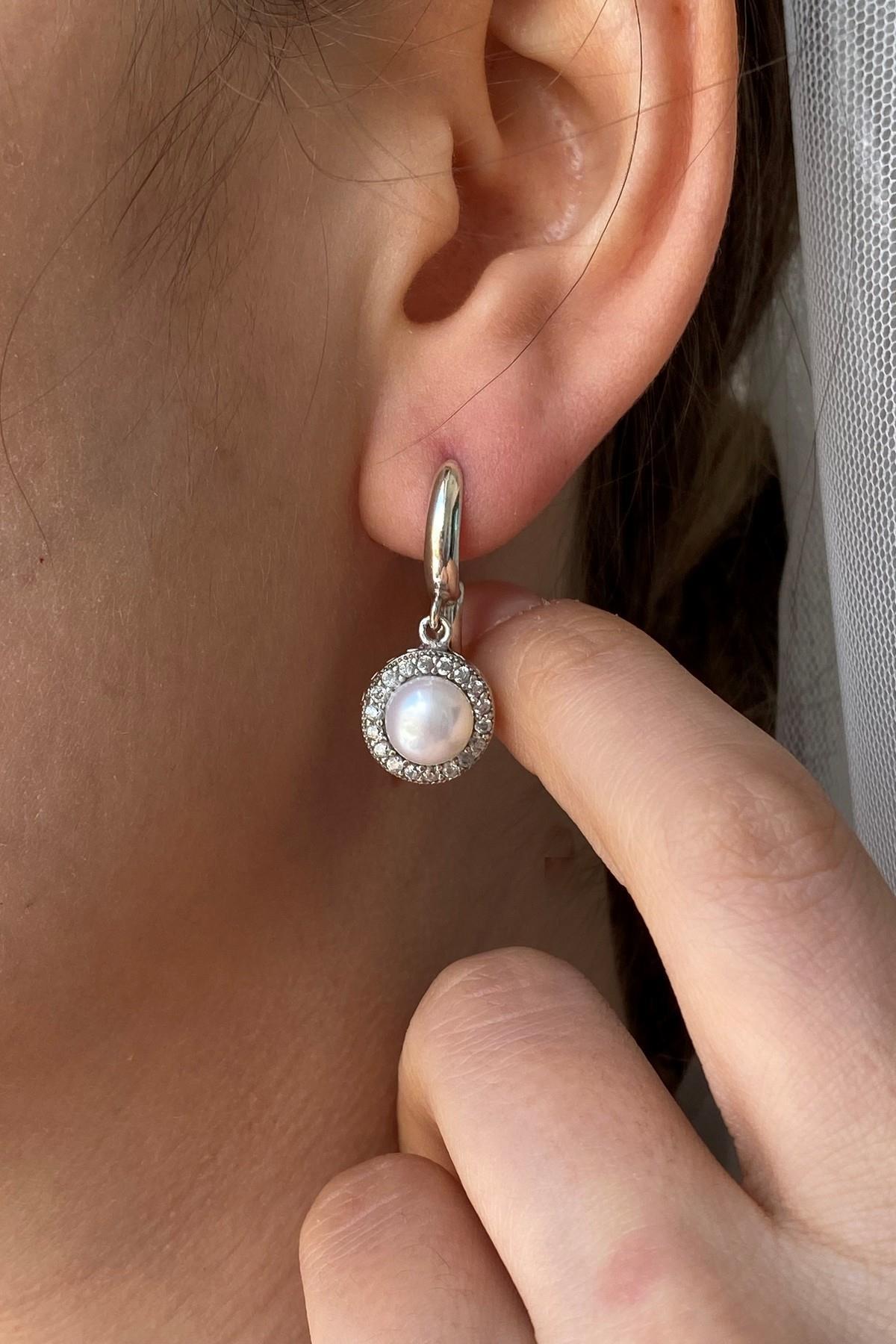 Yuvarlak Zirkon Taşlı Doğal İnci Küpe