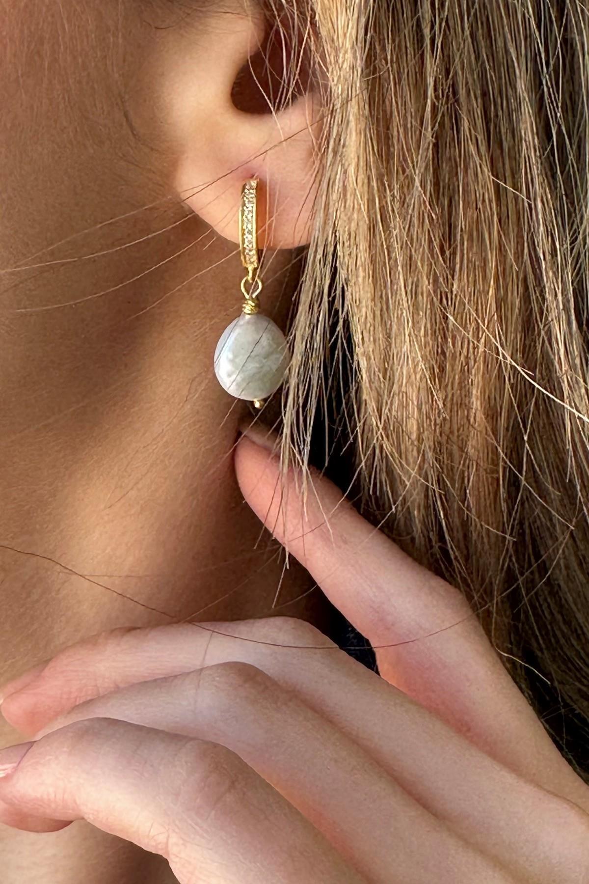 Zirkon Taşlı Yassı Doğal İnci Küpe