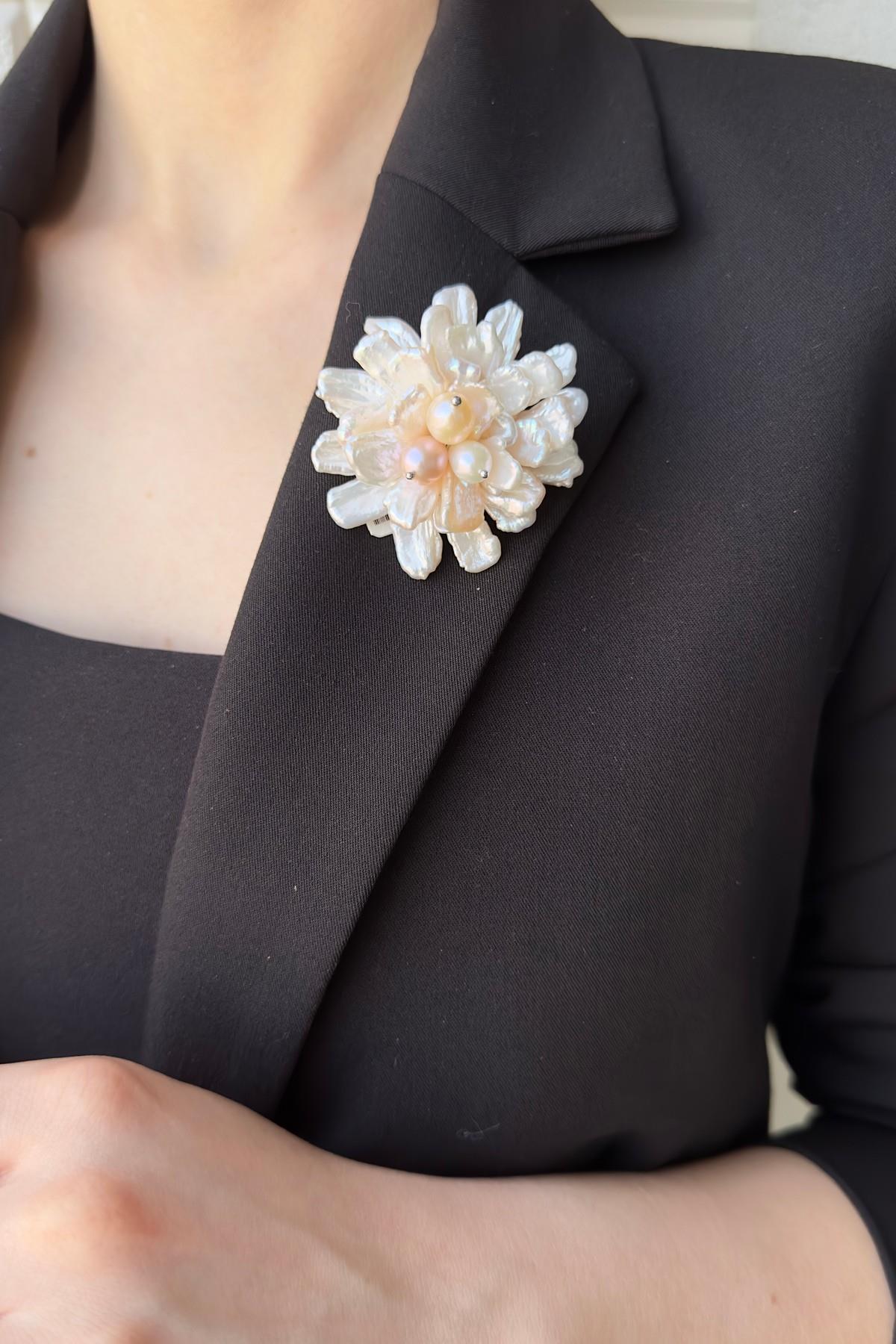 Çiçek Desenli Barok Doğal İnci Broş