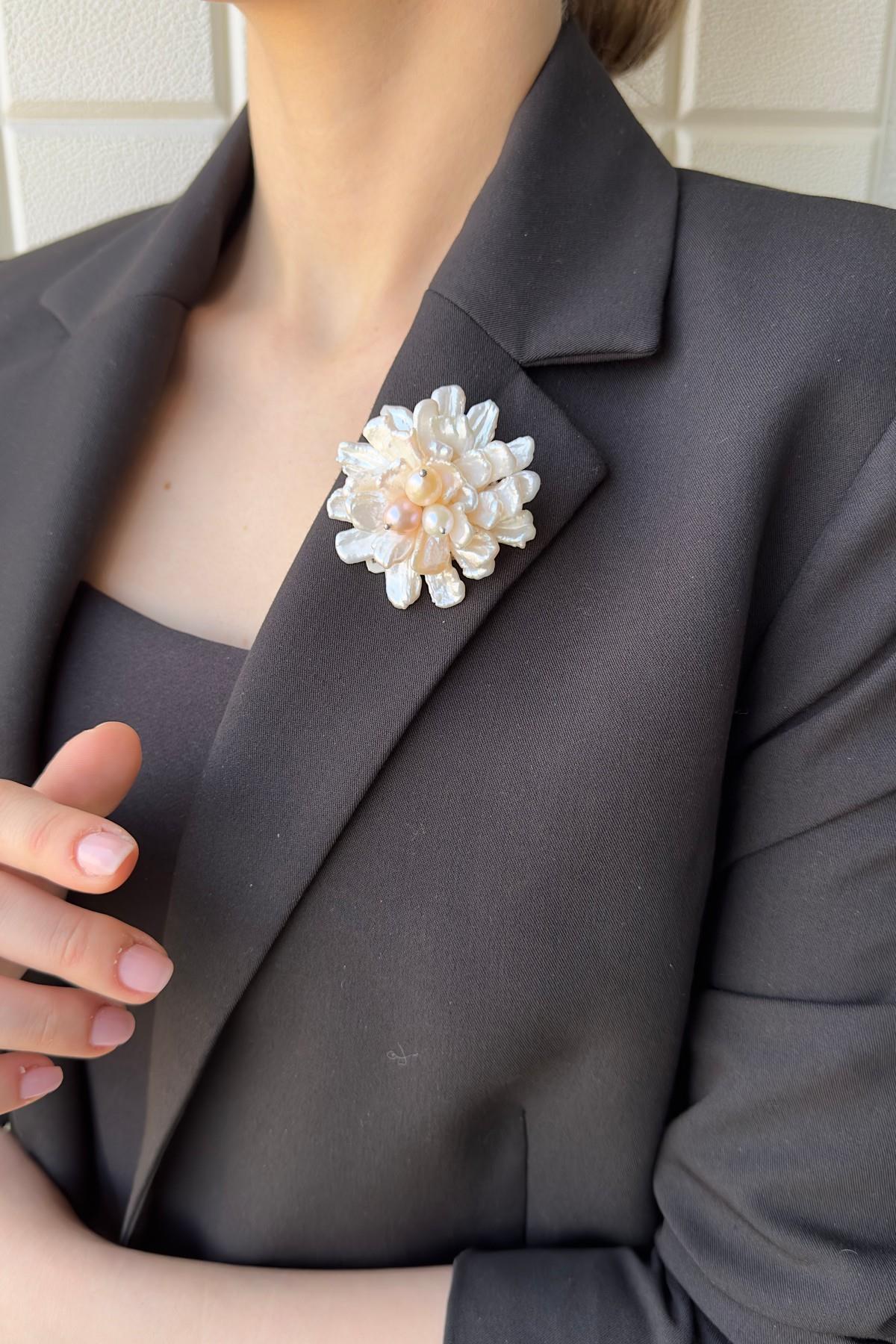 Çiçek Desenli Barok Doğal İnci Broş