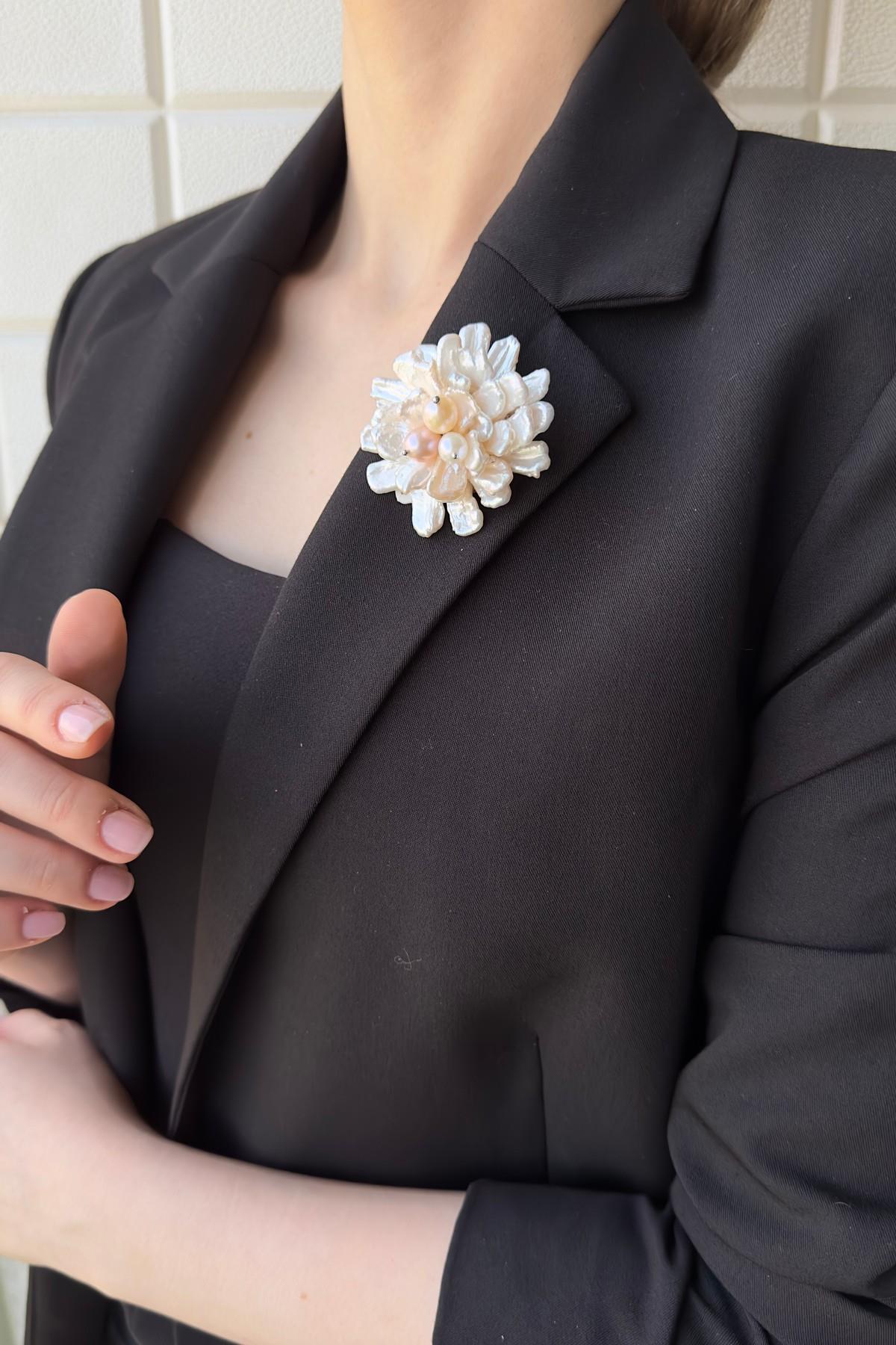 Çiçek Desenli Barok Doğal İnci Broş