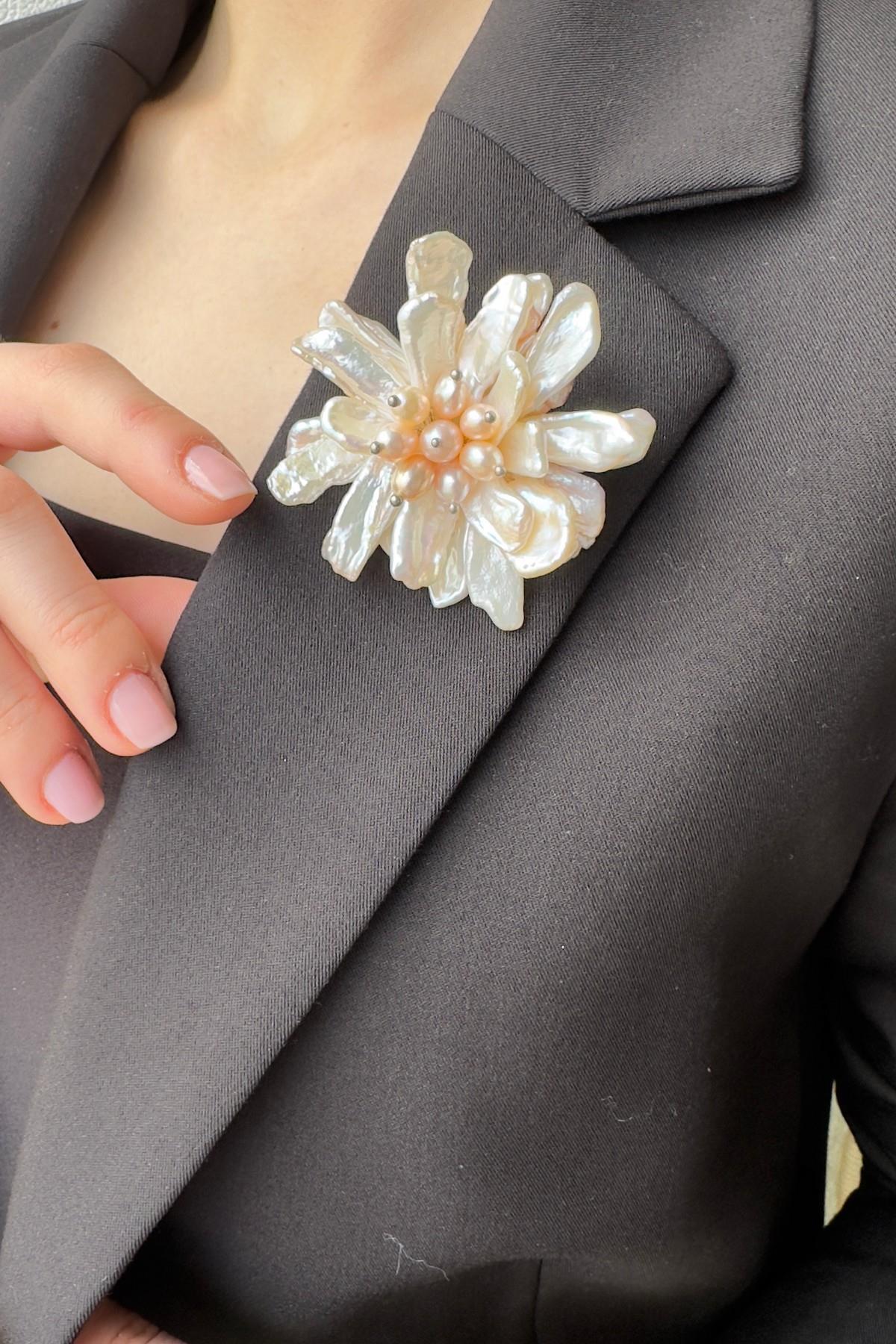 Barok İnci Damla Çiçekli Broş