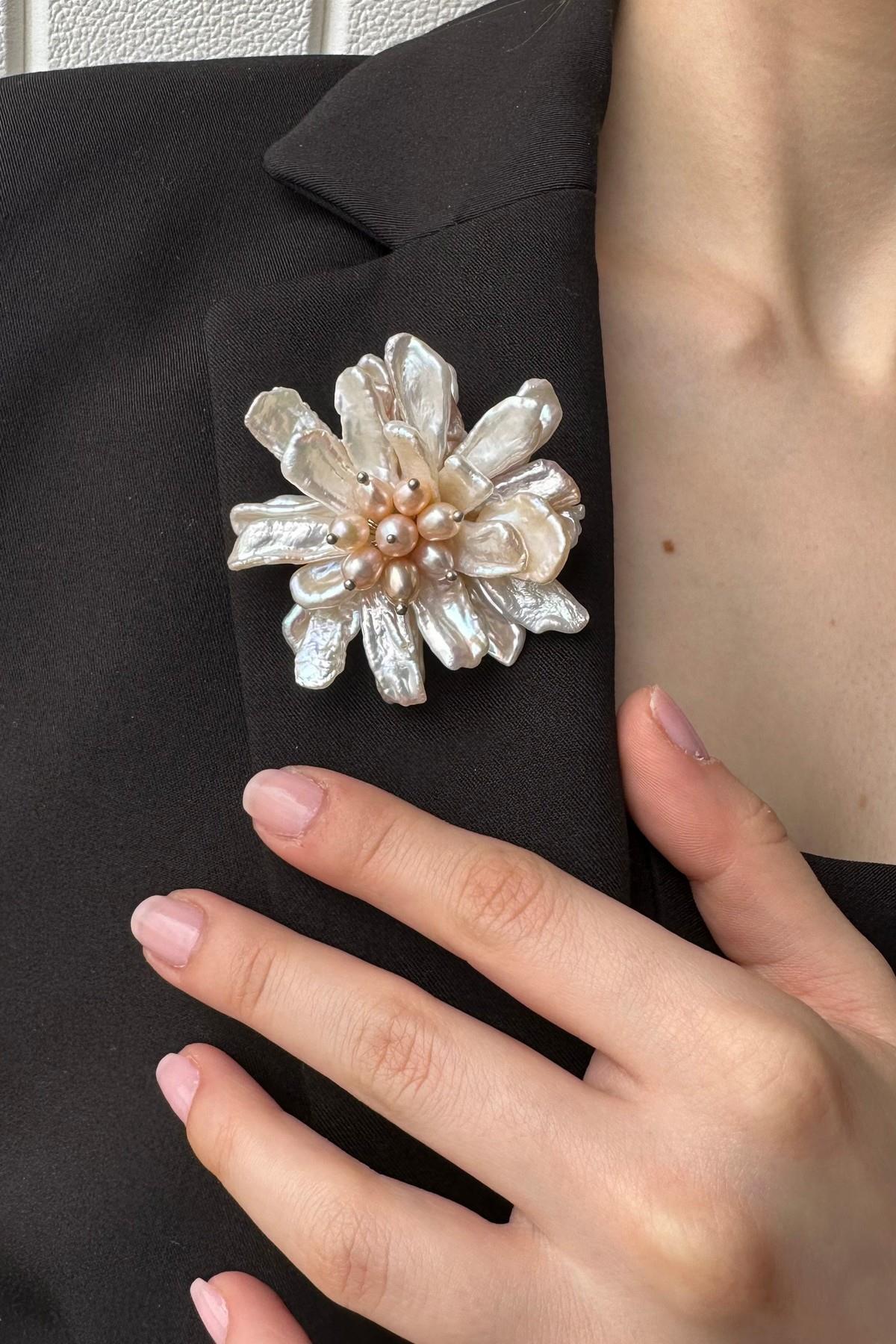 Barok İnci Damla Çiçekli Broş