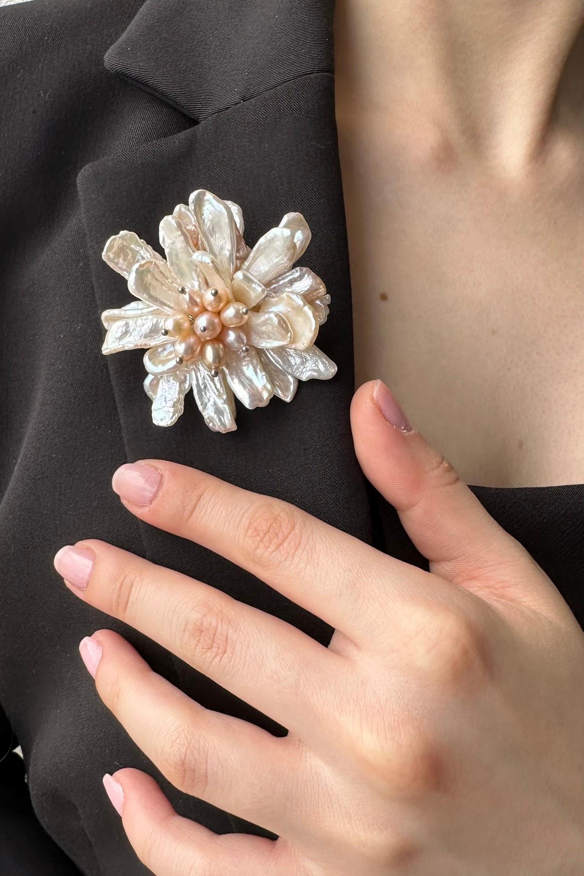 Barok İnci Damla Çiçekli Broş