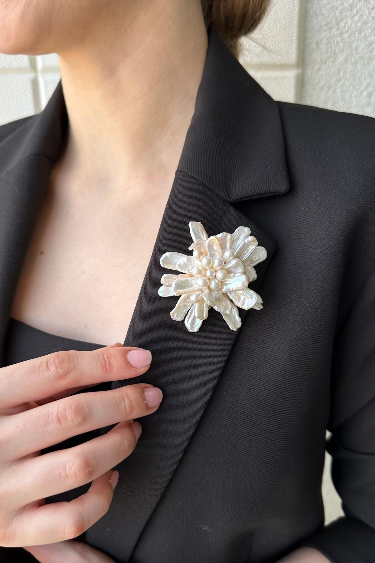 Çiçekli Doğal Barok İnci Broş