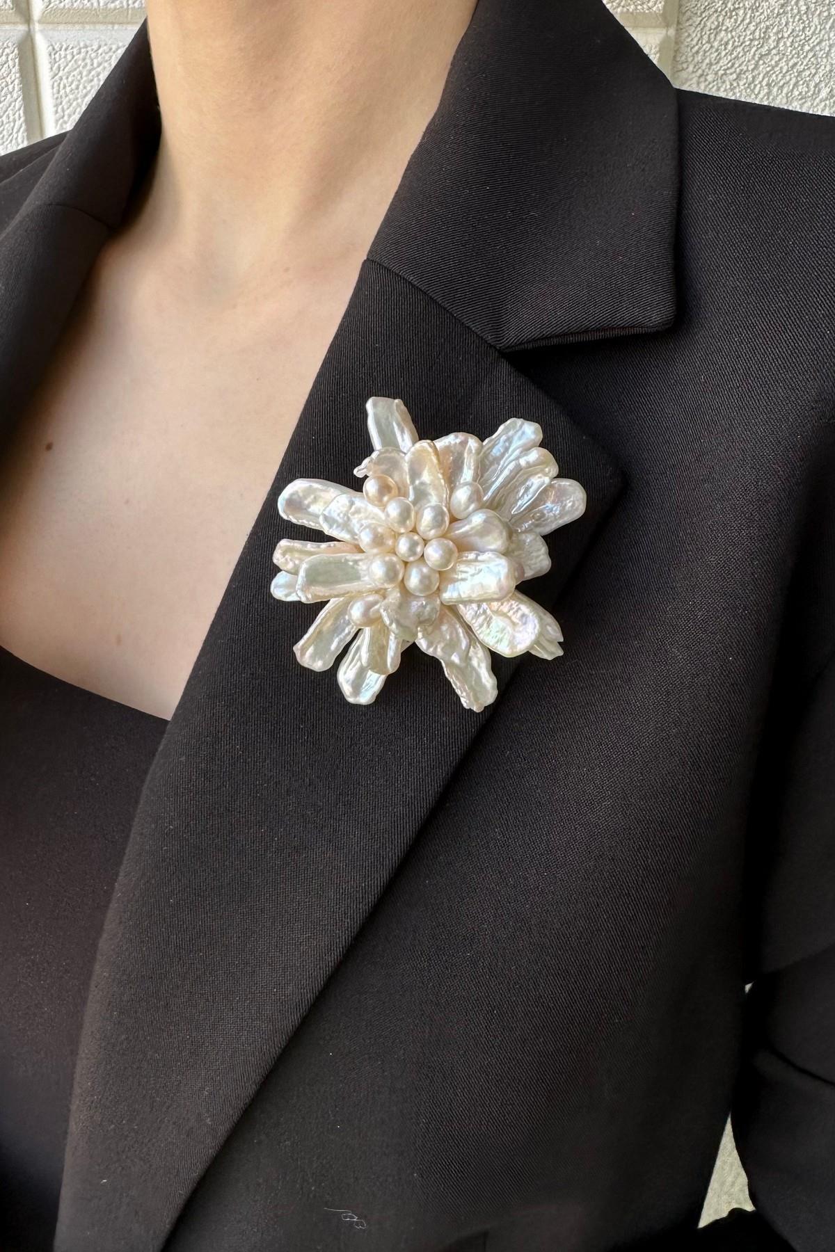 Çiçekli Doğal Barok İnci Broş