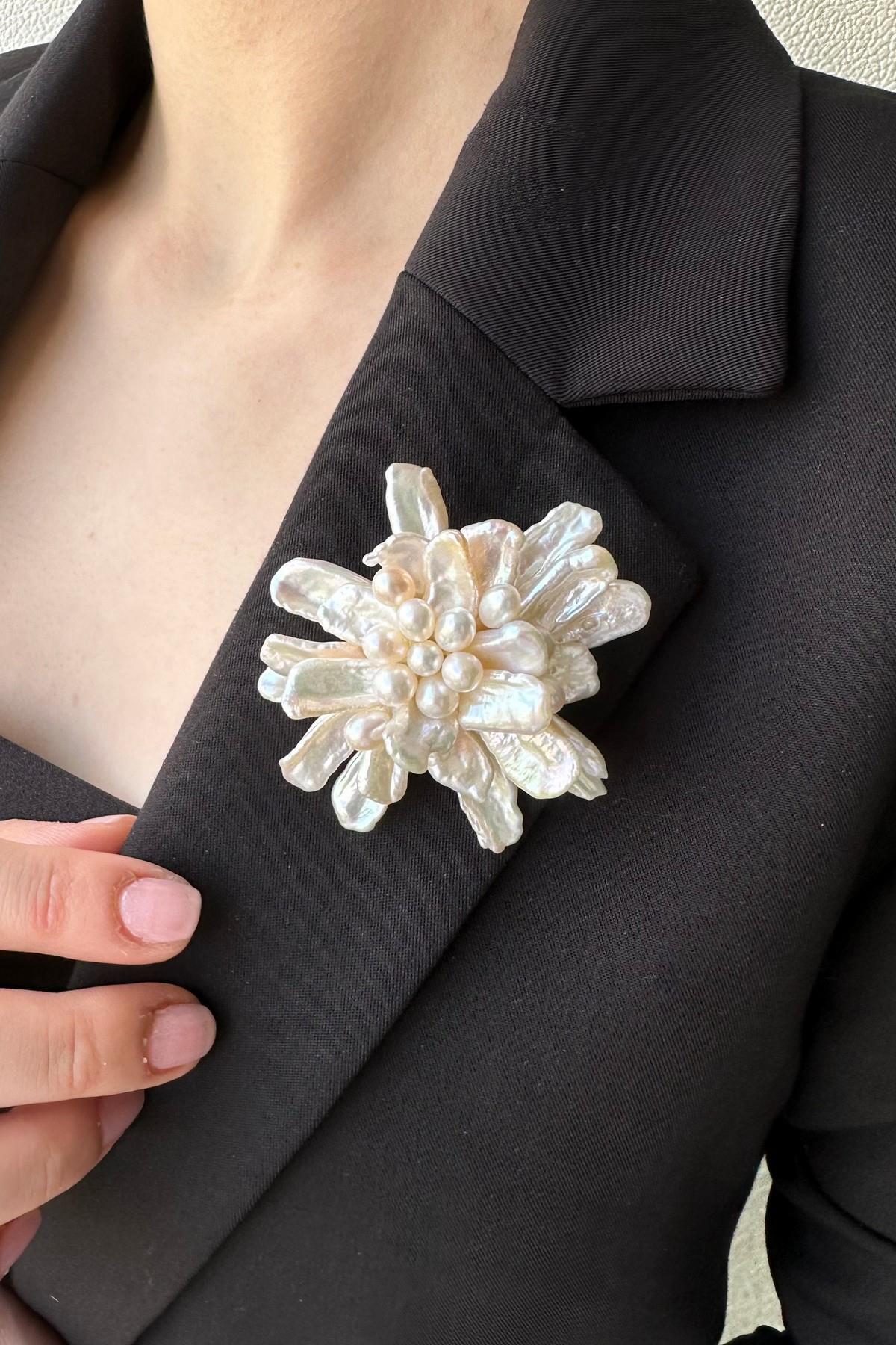 Çiçekli Doğal Barok İnci Broş