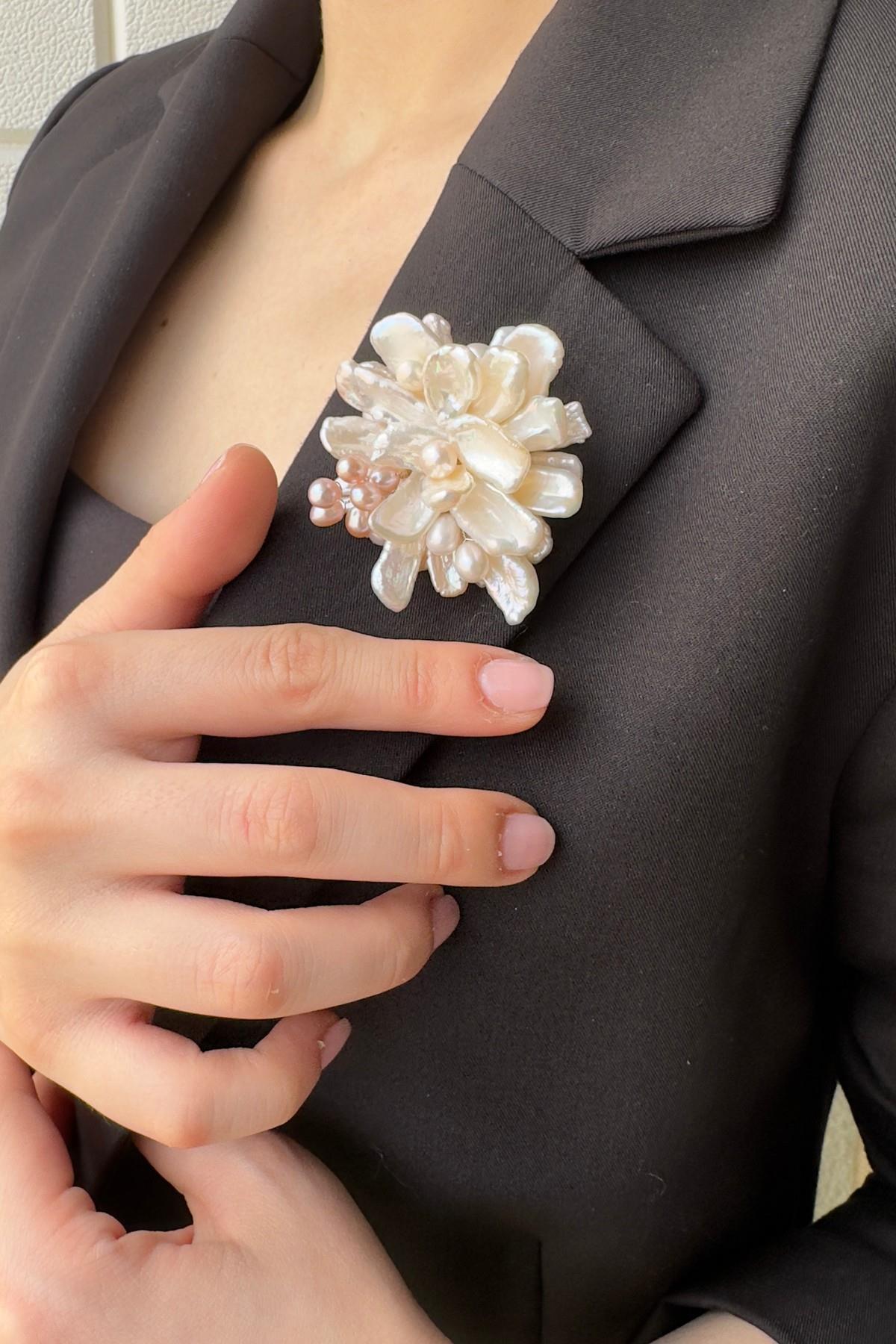 Salkımlı Barok Doğal İnci Broş