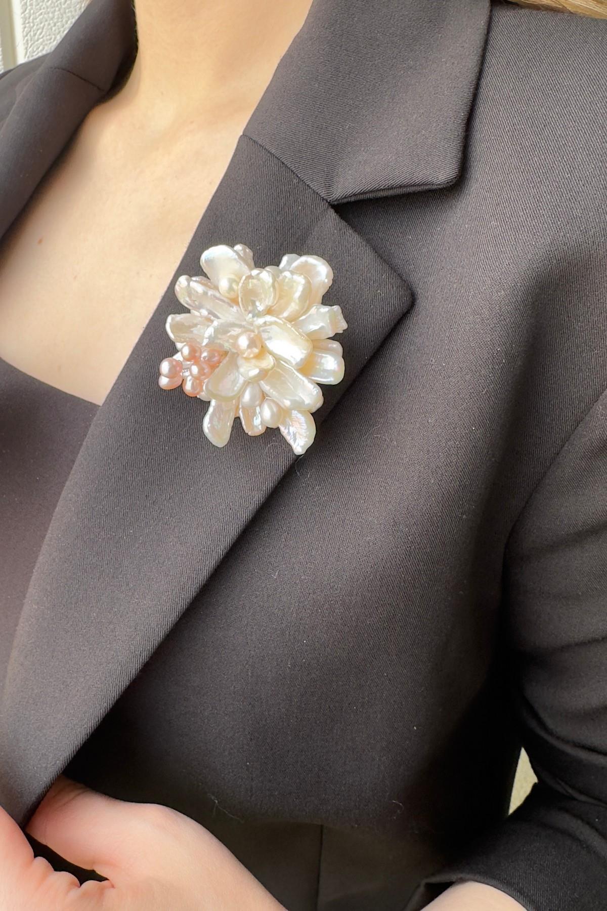 Salkımlı Barok Doğal İnci Broş